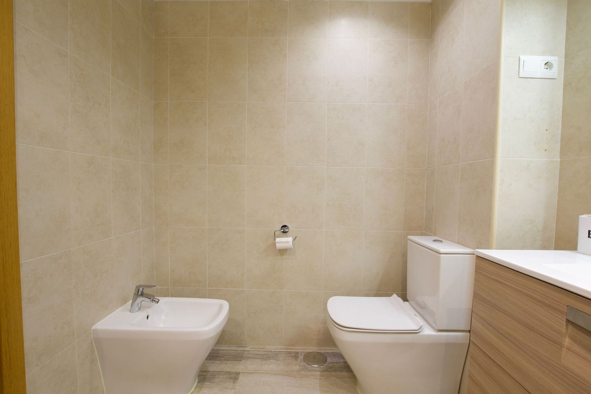 Se vende Apartamento Planta Media de 3 dormitorios en Costa Del Sol, Málaga, España