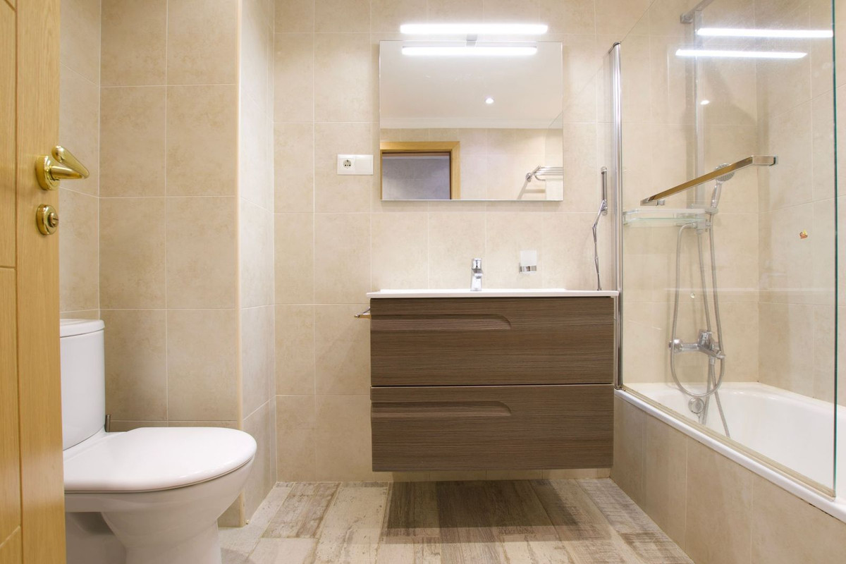 Se vende Apartamento Planta Media de 3 dormitorios en Costa Del Sol, Málaga, España