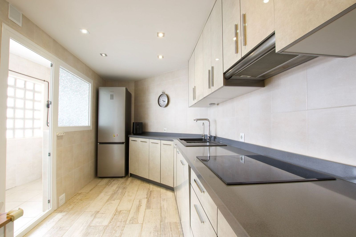 Se vende Apartamento Planta Media de 3 dormitorios en Costa Del Sol, Málaga, España
