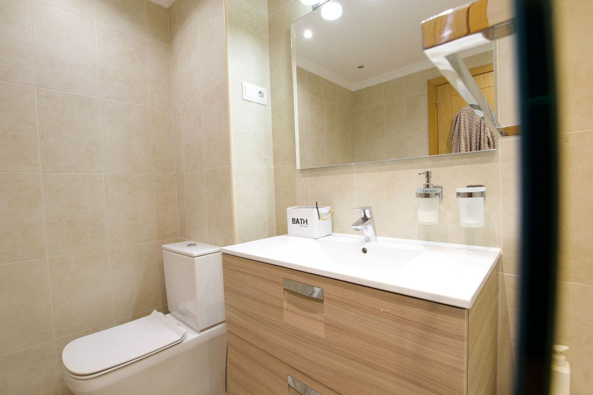 Se vende Apartamento Planta Media de 3 dormitorios en Costa Del Sol, Málaga, España