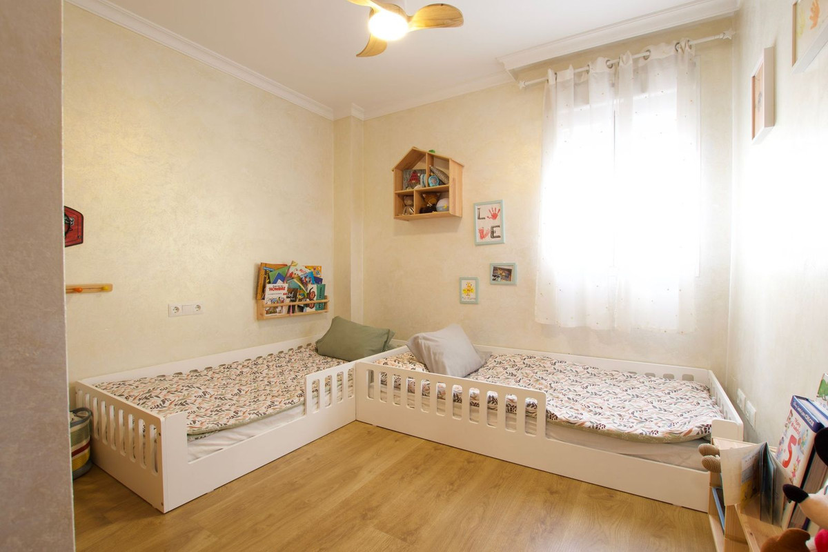 Se vende Apartamento Planta Media de 3 dormitorios en Costa Del Sol, Málaga, España