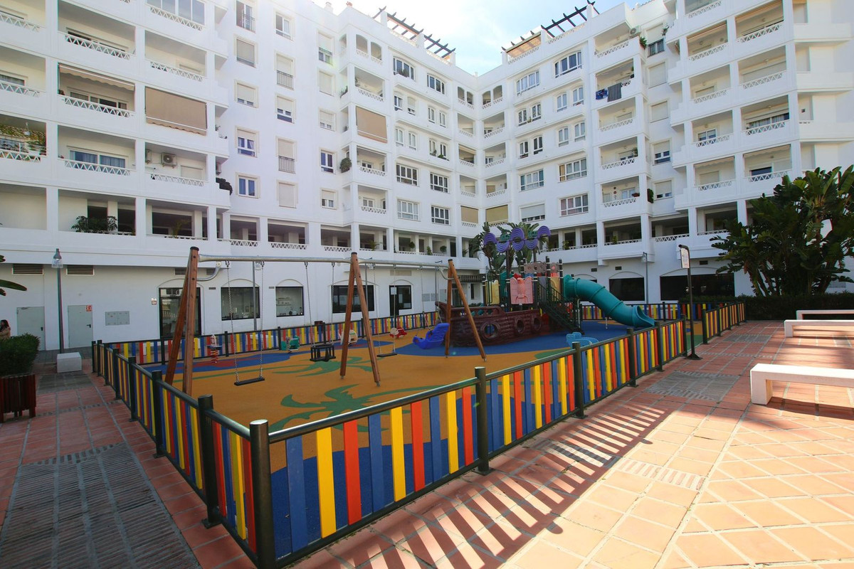 Se vende Apartamento Planta Media de 3 dormitorios en Costa Del Sol, Málaga, España
