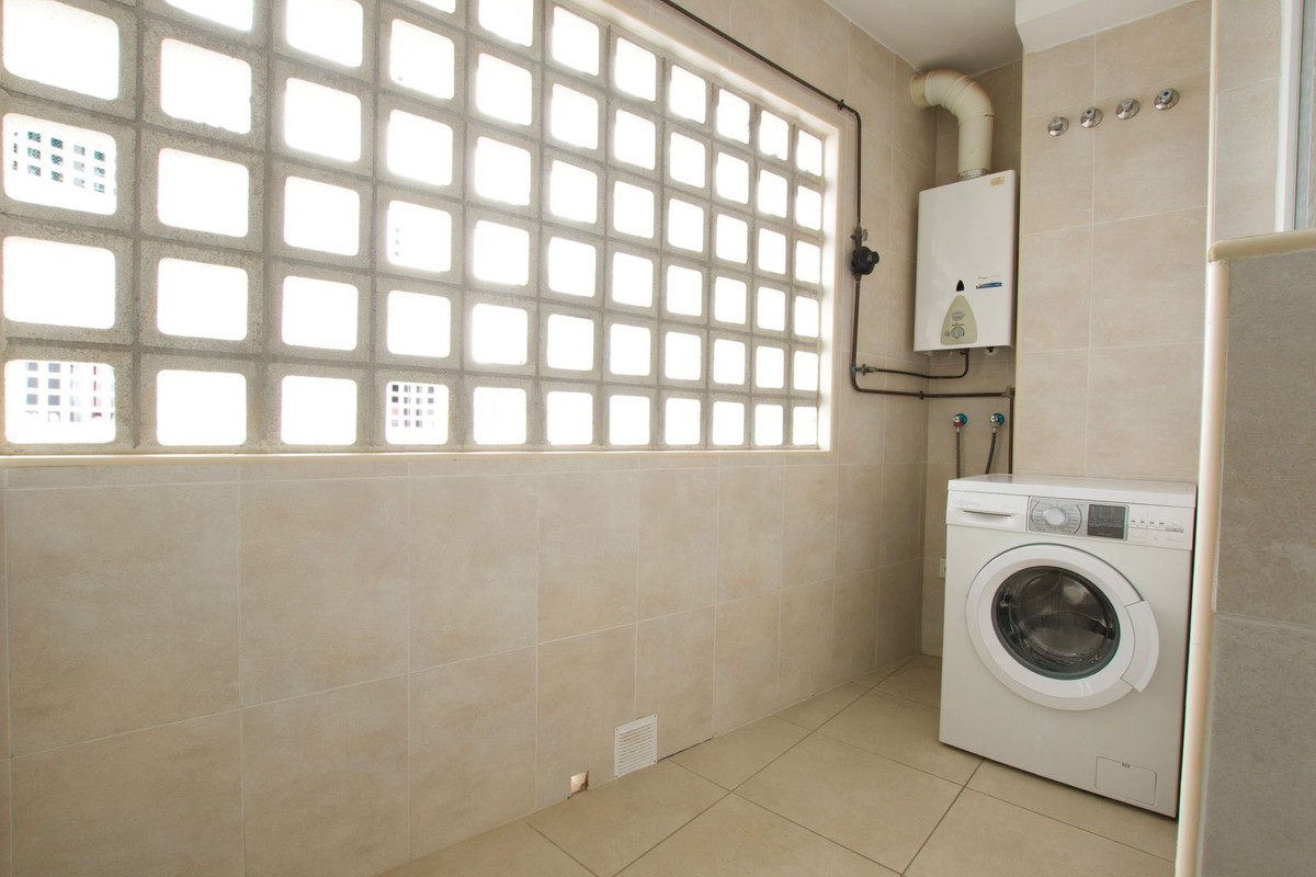 Se vende Apartamento Planta Media de 3 dormitorios en Costa Del Sol, Málaga, España