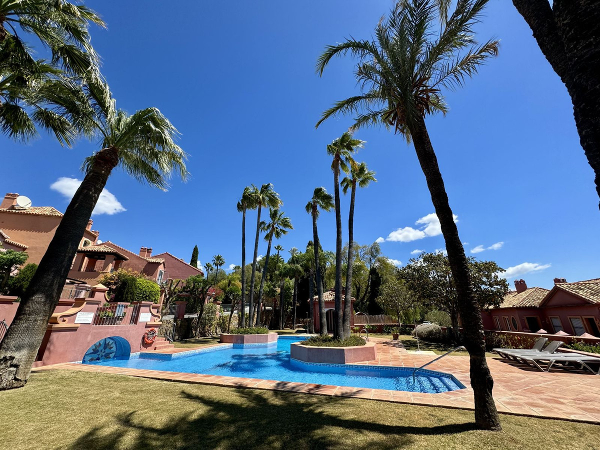 2 Bed Apartment for sale in Monte Halcones Costa Del Sol, Málaga, Spain