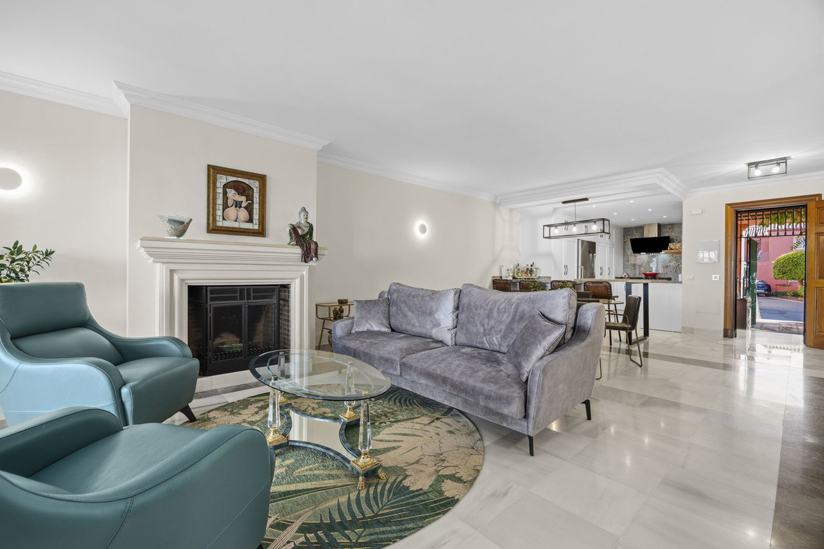 2 Bed Apartment for sale in Monte Halcones Costa Del Sol, Málaga, Spain