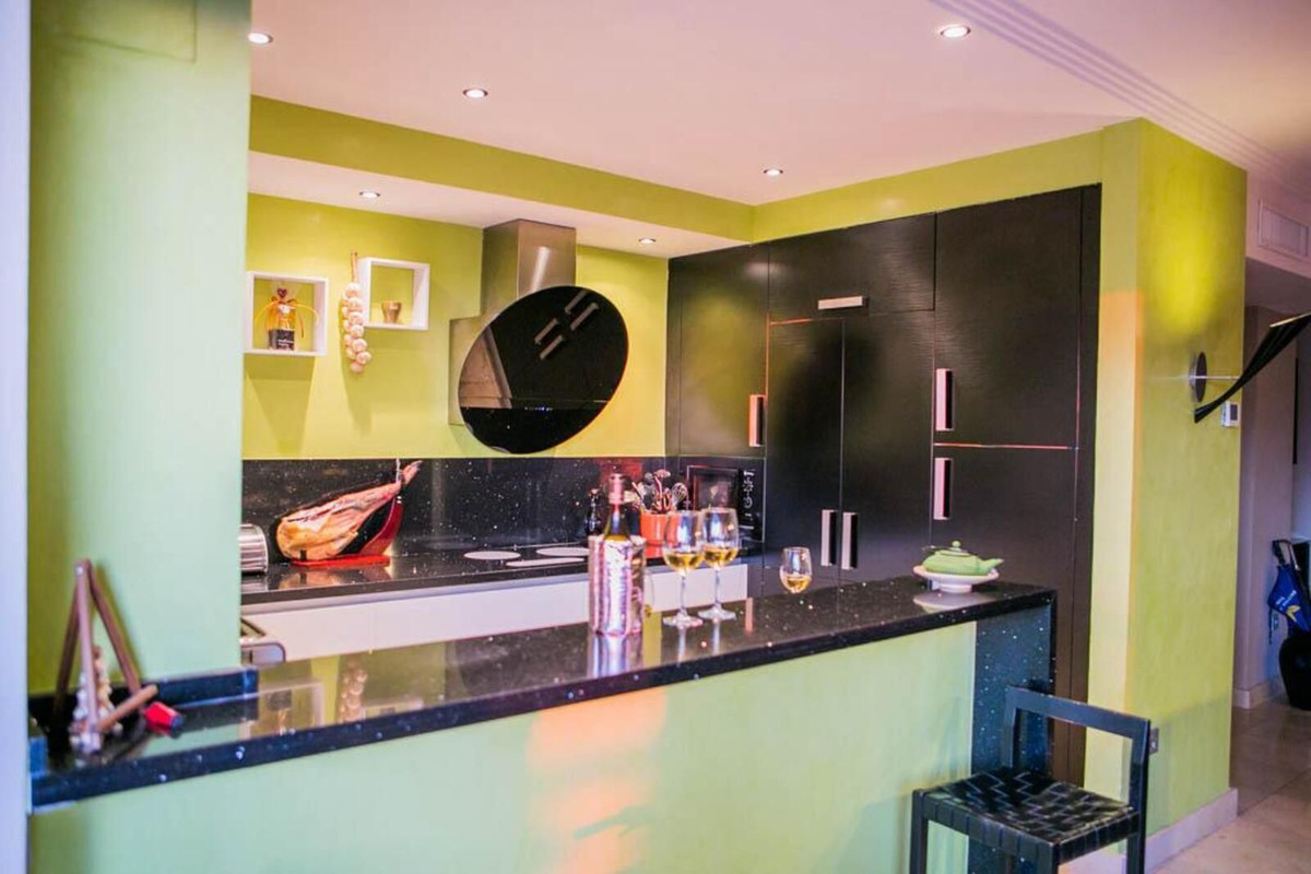 4 Bed Apartment for sale in Benahavís Costa Del Sol, Málaga, Spain