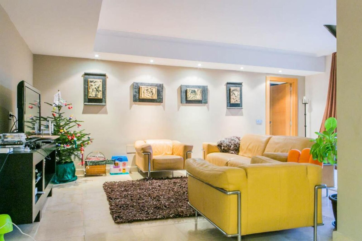 4 Bed Apartment for sale in Benahavís Costa Del Sol, Málaga, Spain