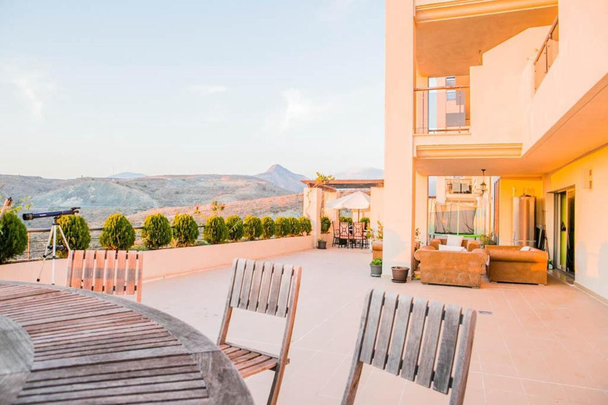 4 Bed Apartment for sale in Benahavís Costa Del Sol, Málaga, Spain