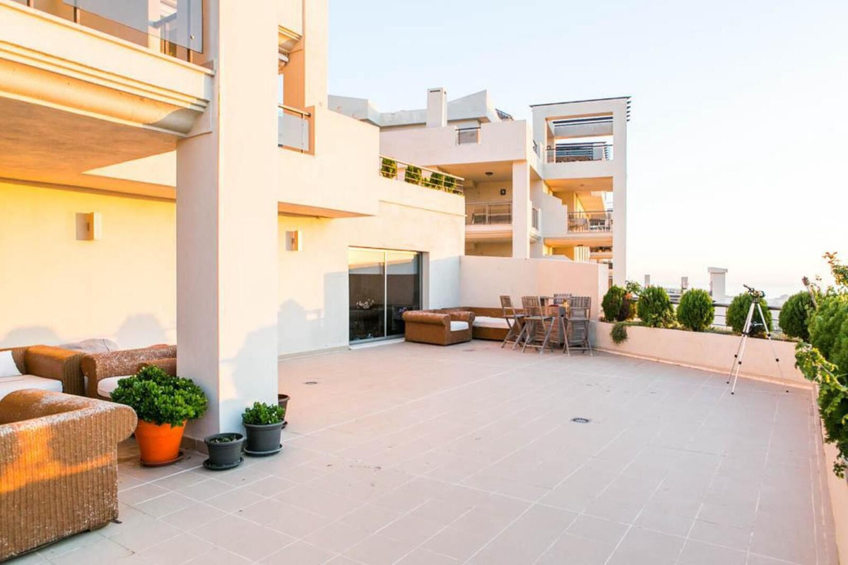 4 Bed Apartment for sale in Benahavís Costa Del Sol, Málaga, Spain