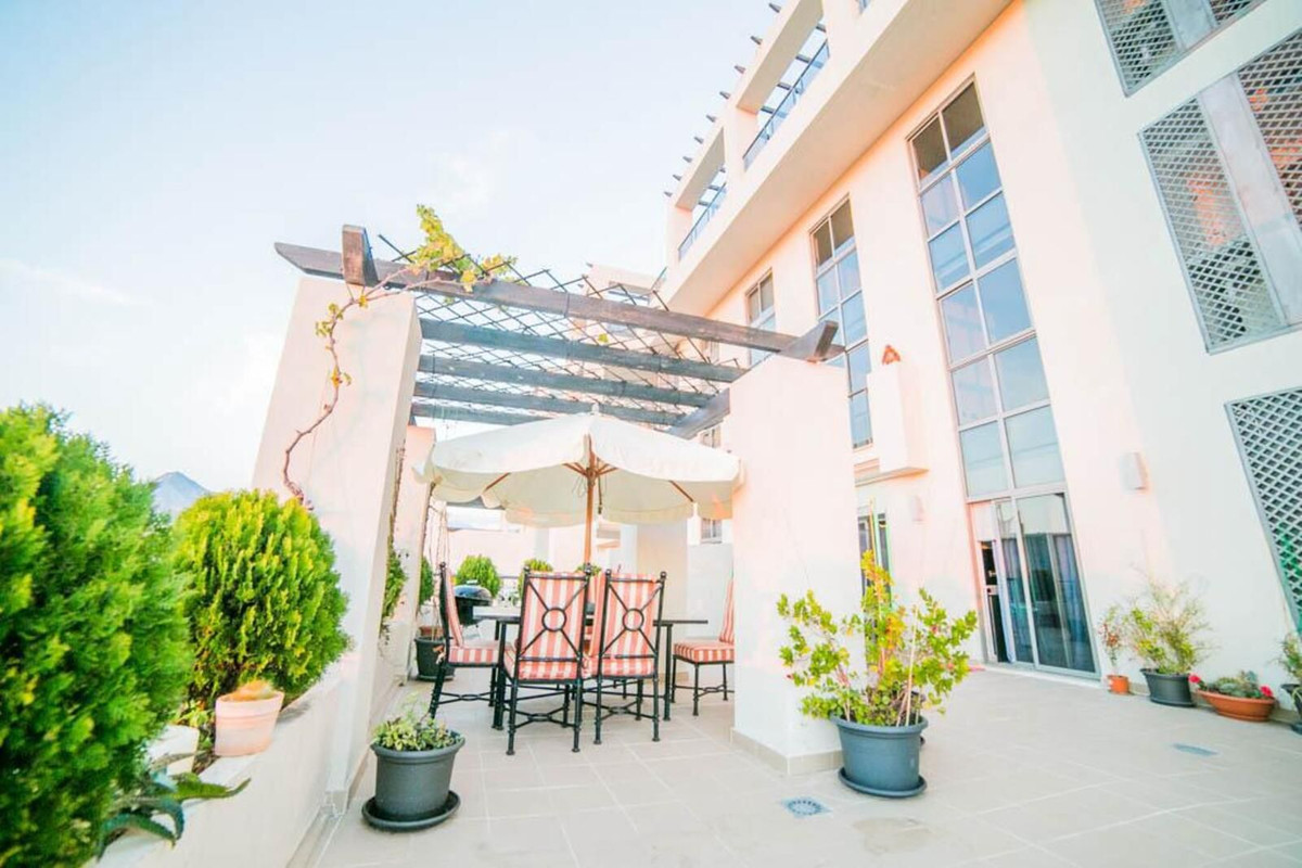 4 Bed Apartment for sale in Benahavís Costa Del Sol, Málaga, Spain