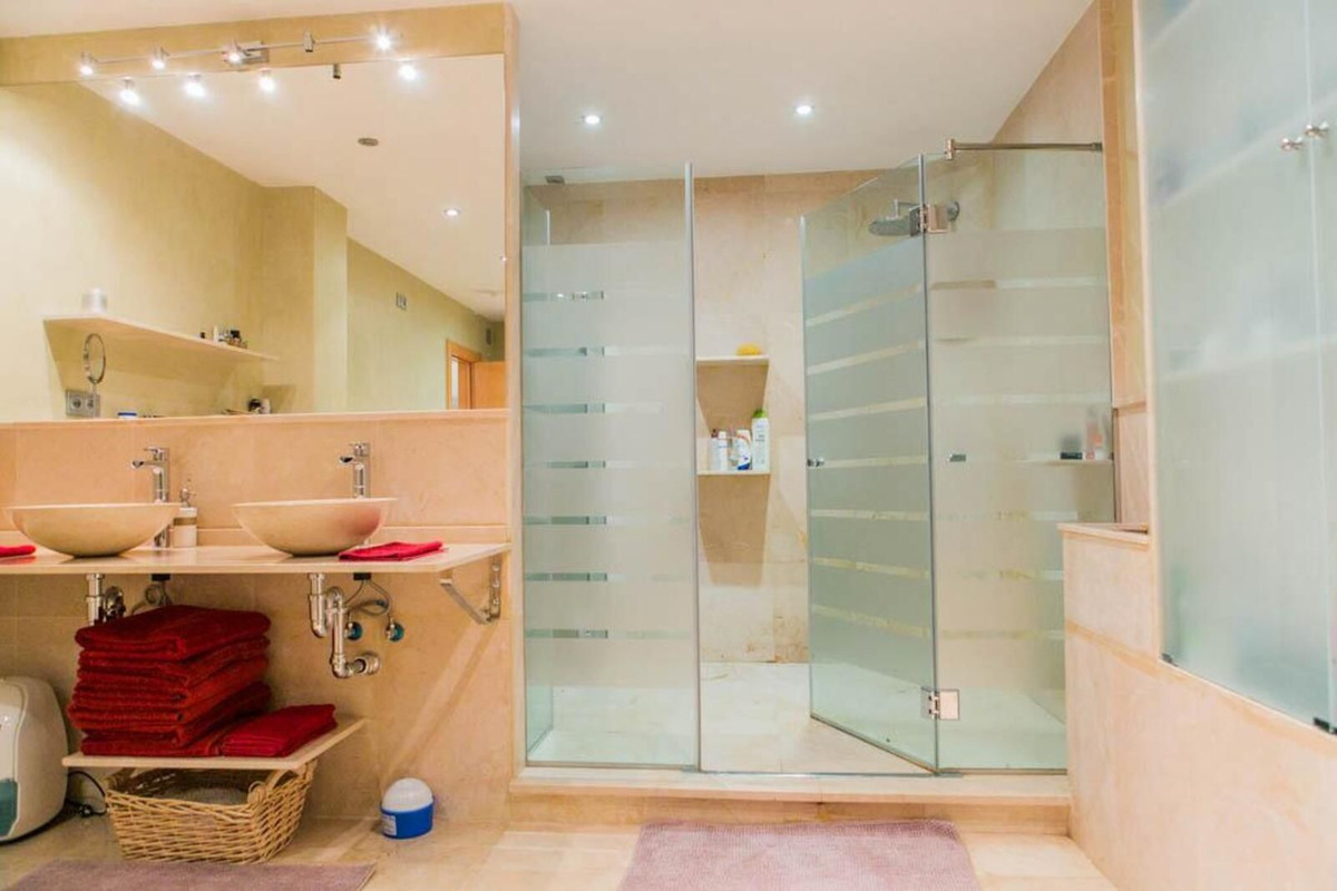 4 Bed Apartment for sale in Benahavís Costa Del Sol, Málaga, Spain
