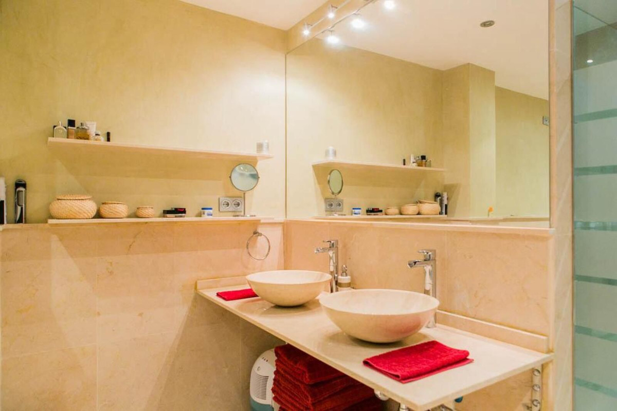 4 Bed Apartment for sale in Benahavís Costa Del Sol, Málaga, Spain