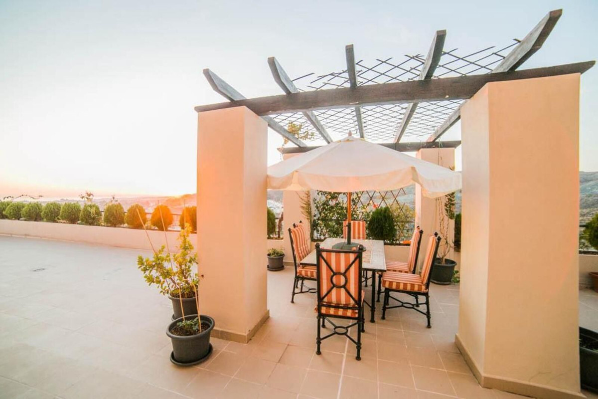 4 Bed Apartment for sale in Benahavís Costa Del Sol, Málaga, Spain