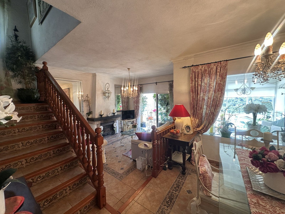 5 Bed Townhouse for sale in Monda Costa Del Sol, Málaga, Spain