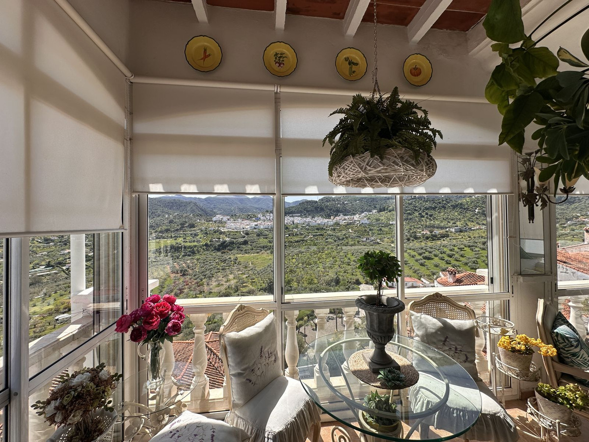 5 Bed Townhouse for sale in Monda Costa Del Sol, Málaga, Spain