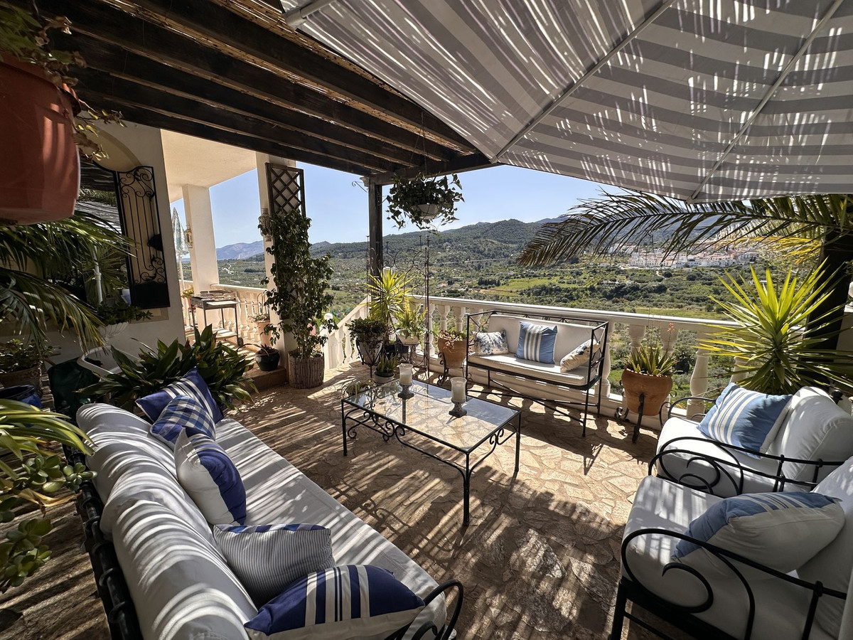5 Bed Townhouse for sale in Monda Costa Del Sol, Málaga, Spain