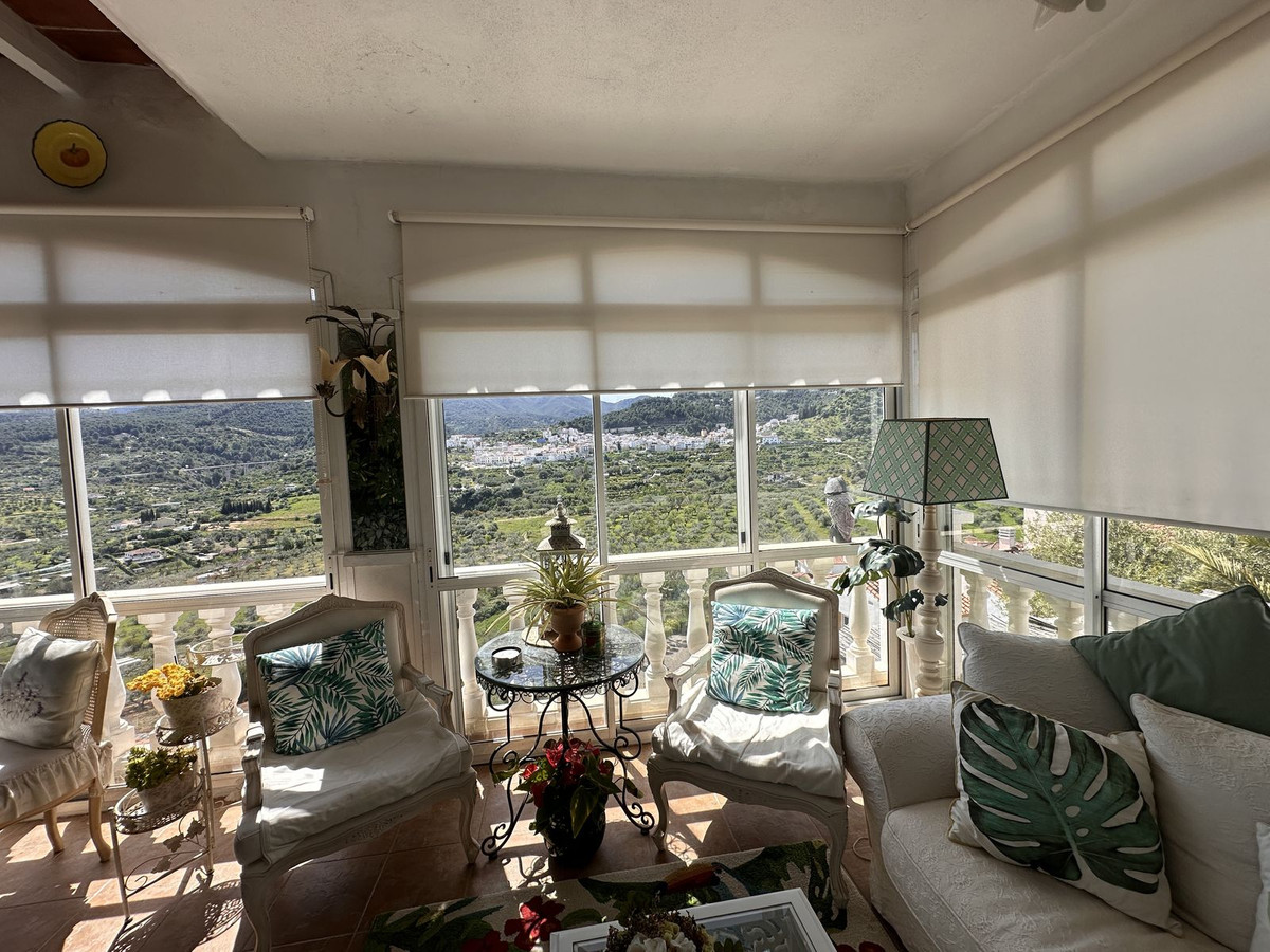 5 Bed Townhouse for sale in Monda Costa Del Sol, Málaga, Spain