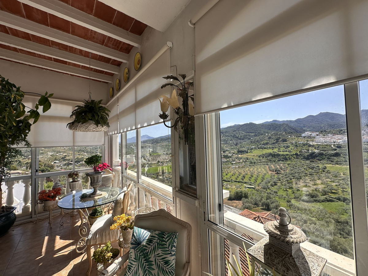 5 Bed Townhouse for sale in Monda Costa Del Sol, Málaga, Spain