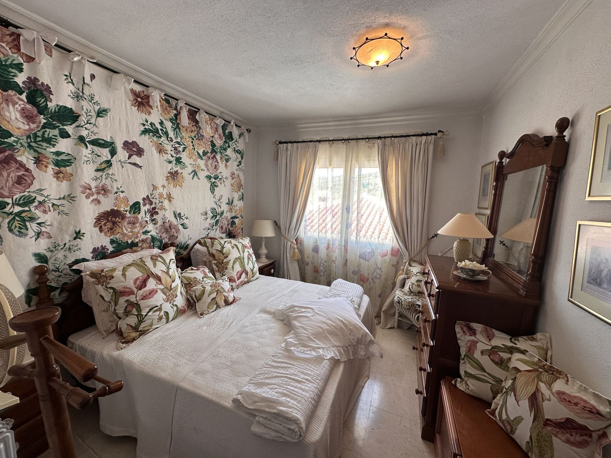 5 Bed Townhouse for sale in Monda Costa Del Sol, Málaga, Spain