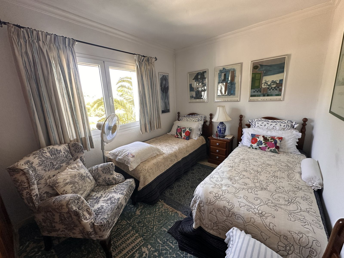5 Bed Townhouse for sale in Monda Costa Del Sol, Málaga, Spain