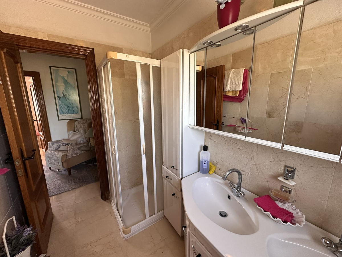 5 Bed Townhouse for sale in Monda Costa Del Sol, Málaga, Spain