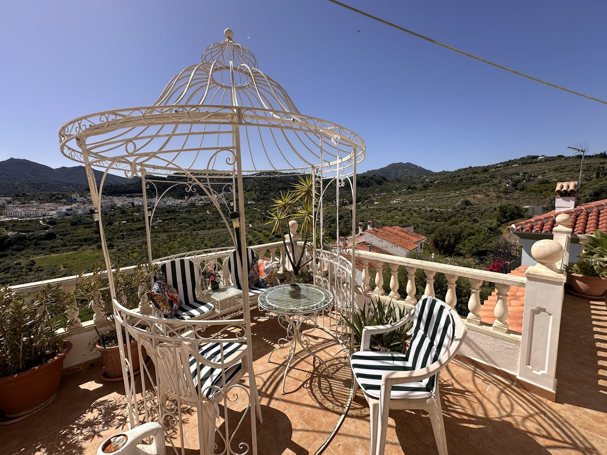 5 Bed Townhouse for sale in Monda Costa Del Sol, Málaga, Spain