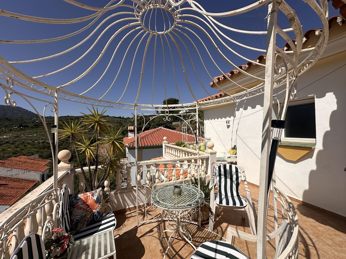5 Bed Townhouse for sale in Monda Costa Del Sol, Málaga, Spain