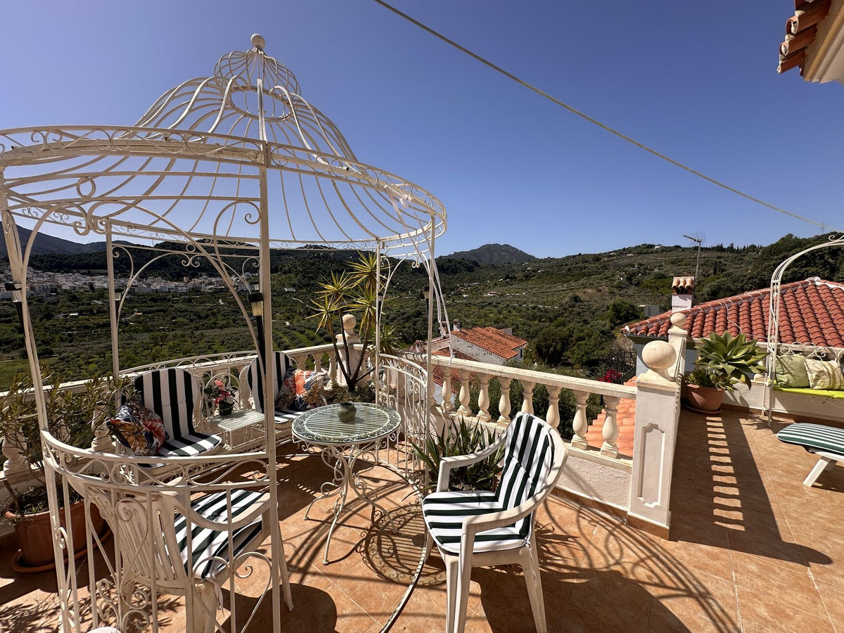 5 Bed Townhouse for sale in Monda Costa Del Sol, Málaga, Spain