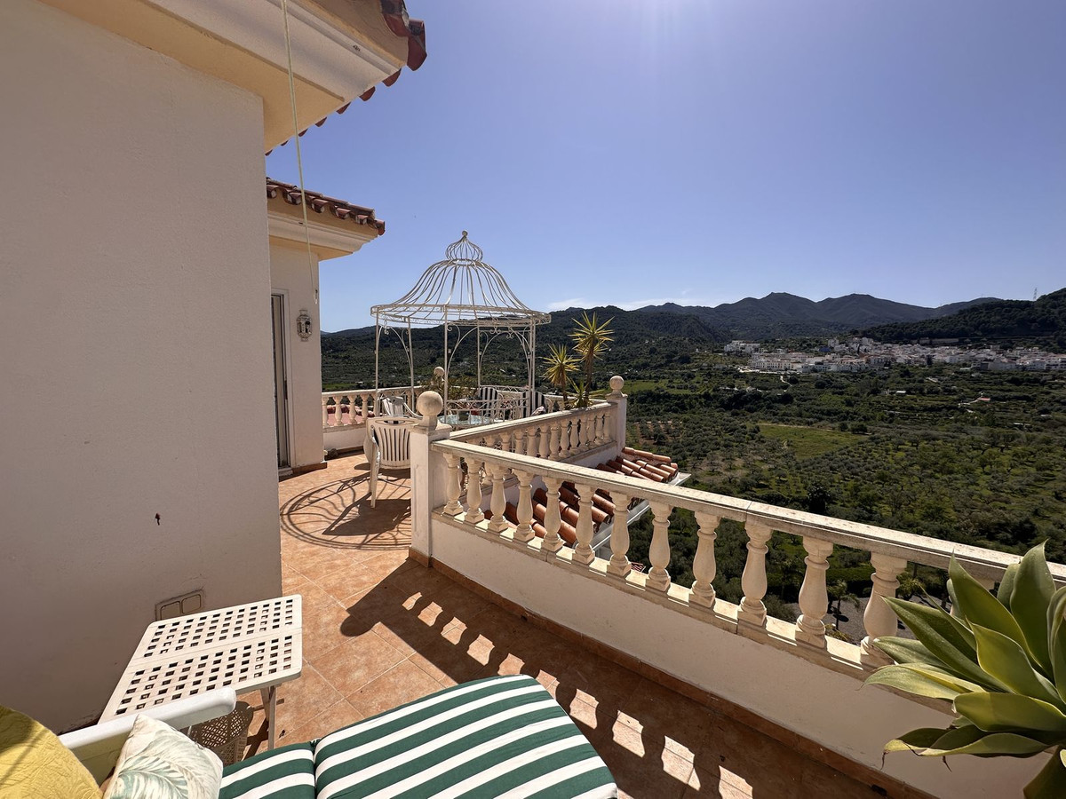 5 Bed Townhouse for sale in Monda Costa Del Sol, Málaga, Spain