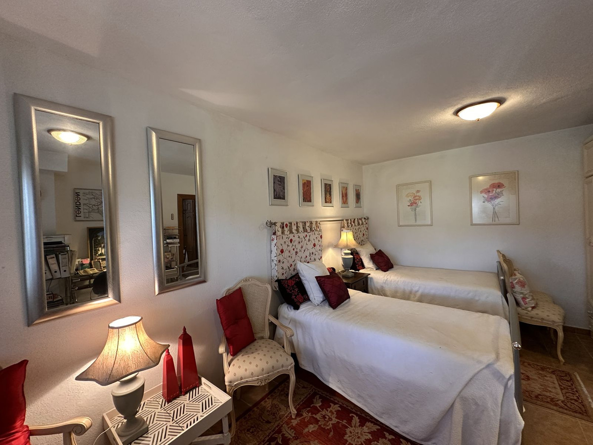 5 Bed Townhouse for sale in Monda Costa Del Sol, Málaga, Spain
