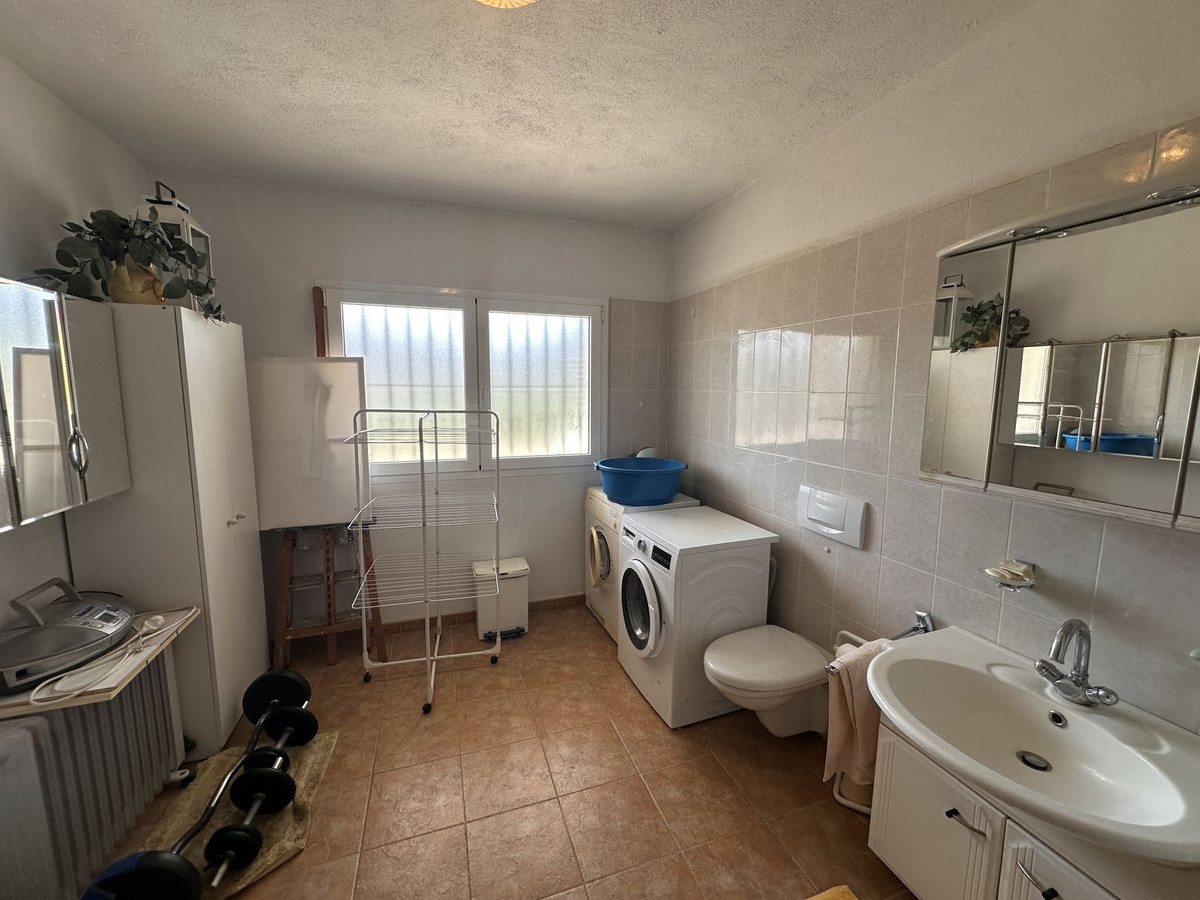 5 Bed Townhouse for sale in Monda Costa Del Sol, Málaga, Spain