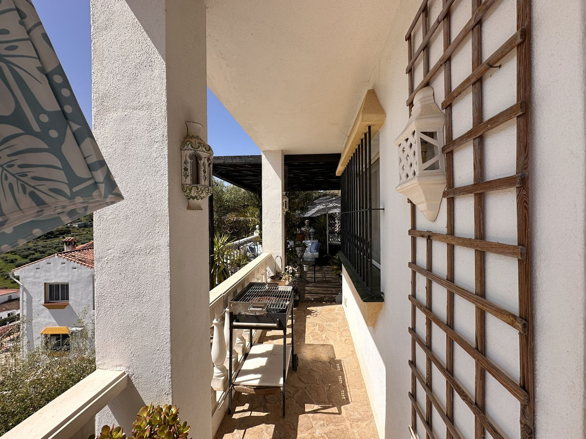 5 Bed Townhouse for sale in Monda Costa Del Sol, Málaga, Spain