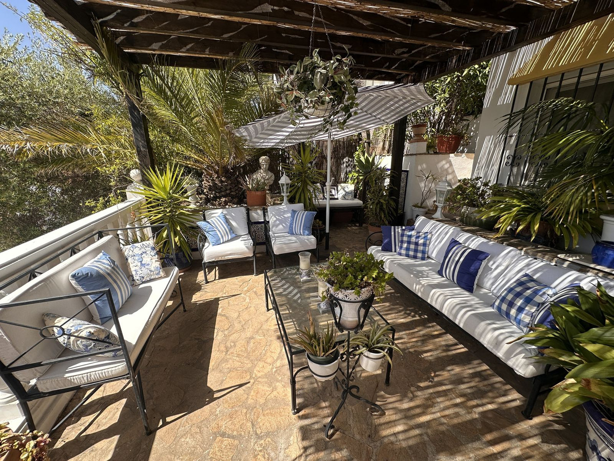 5 Bed Townhouse for sale in Monda Costa Del Sol, Málaga, Spain