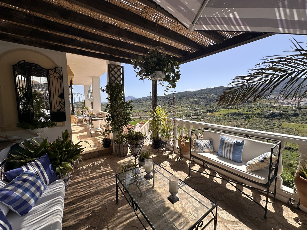 5 Bed Townhouse for sale in Monda Costa Del Sol, Málaga, Spain