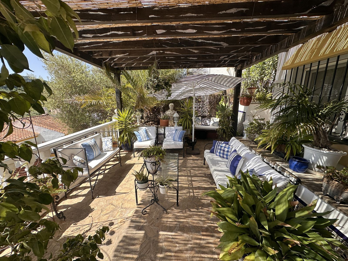 5 Bed Townhouse for sale in Monda Costa Del Sol, Málaga, Spain