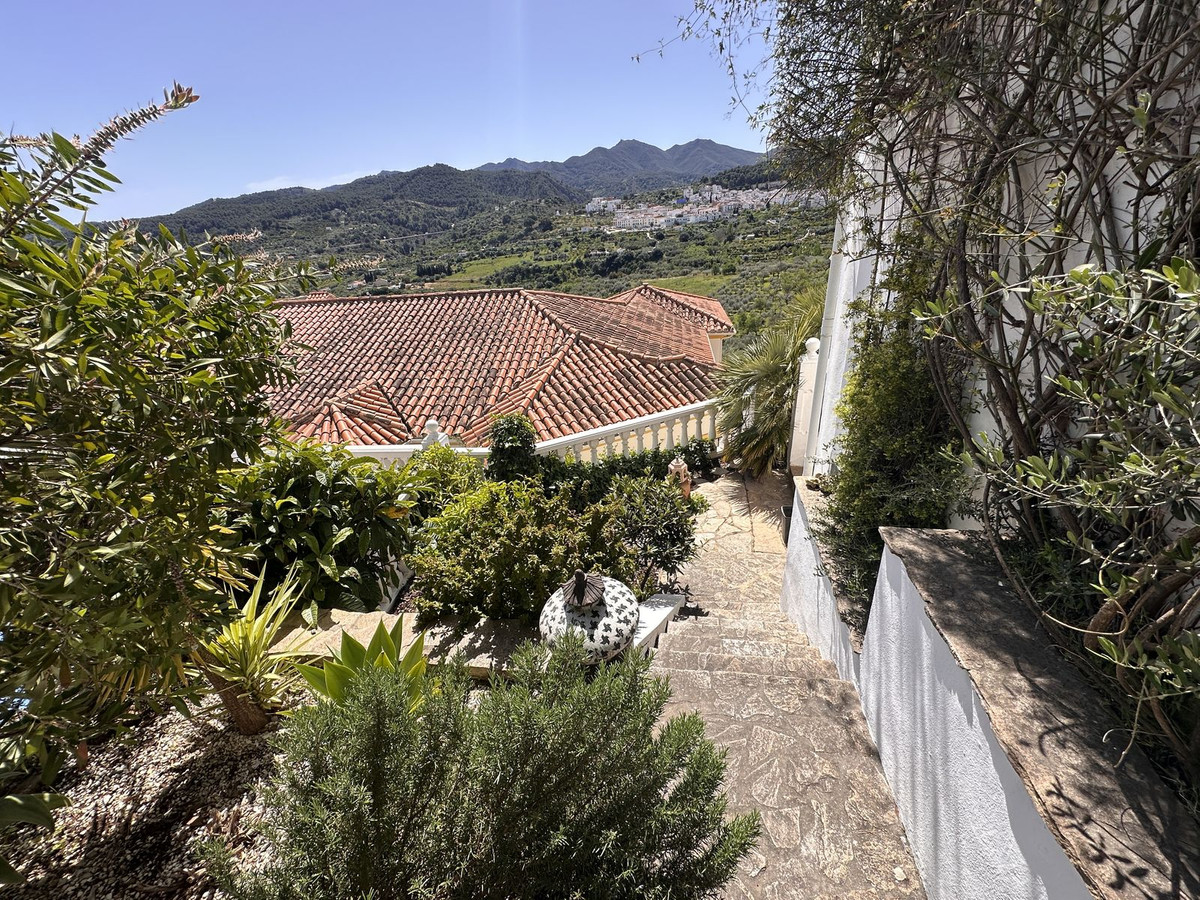 5 Bed Townhouse for sale in Monda Costa Del Sol, Málaga, Spain