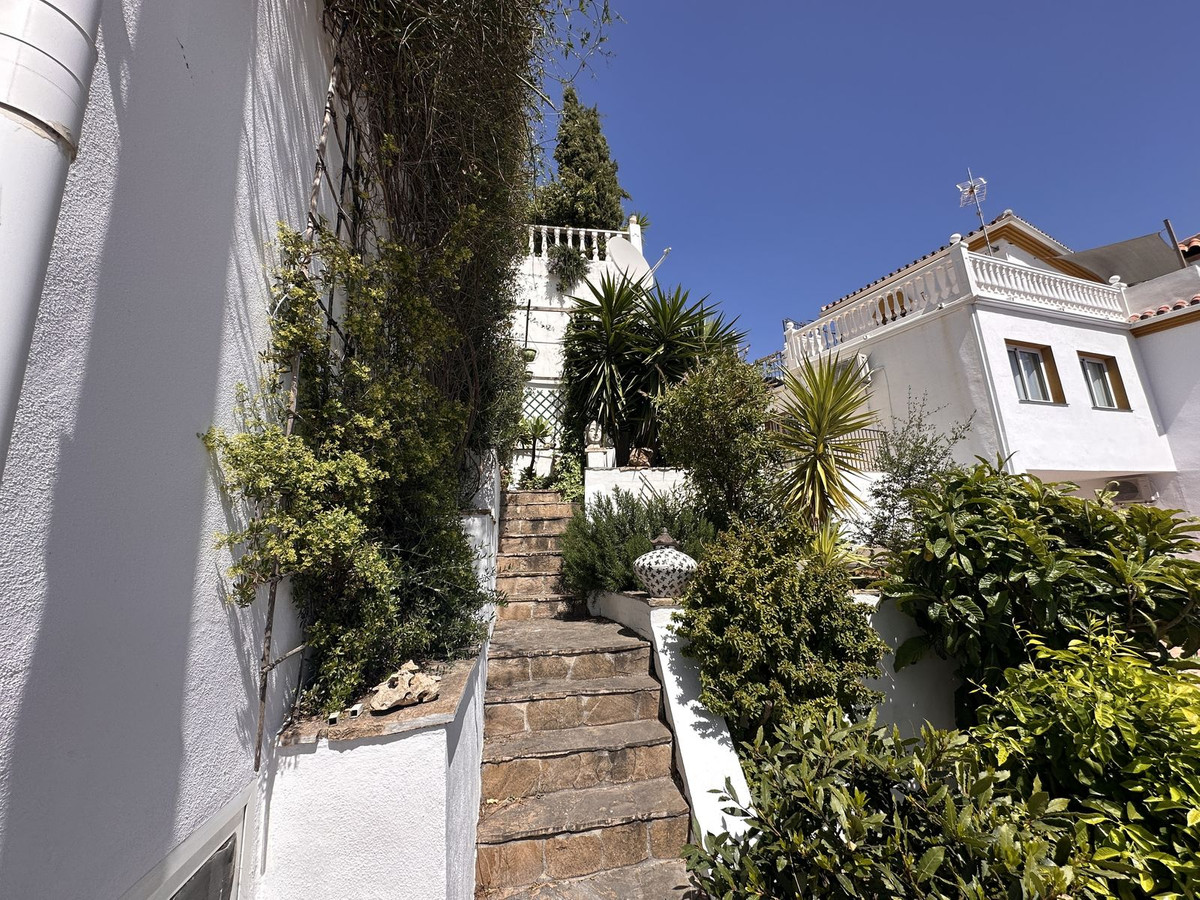 5 Bed Townhouse for sale in Monda Costa Del Sol, Málaga, Spain