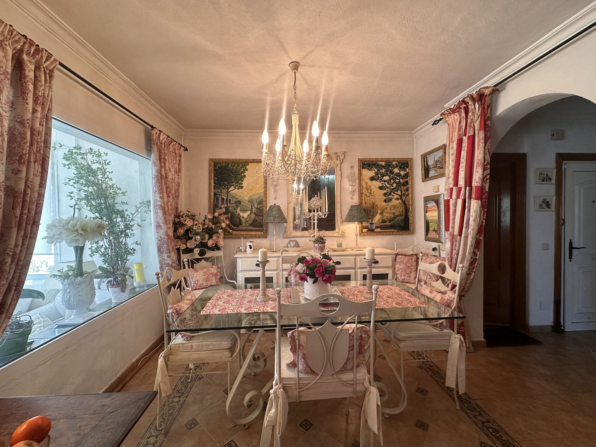 5 Bed Townhouse for sale in Monda Costa Del Sol, Málaga, Spain