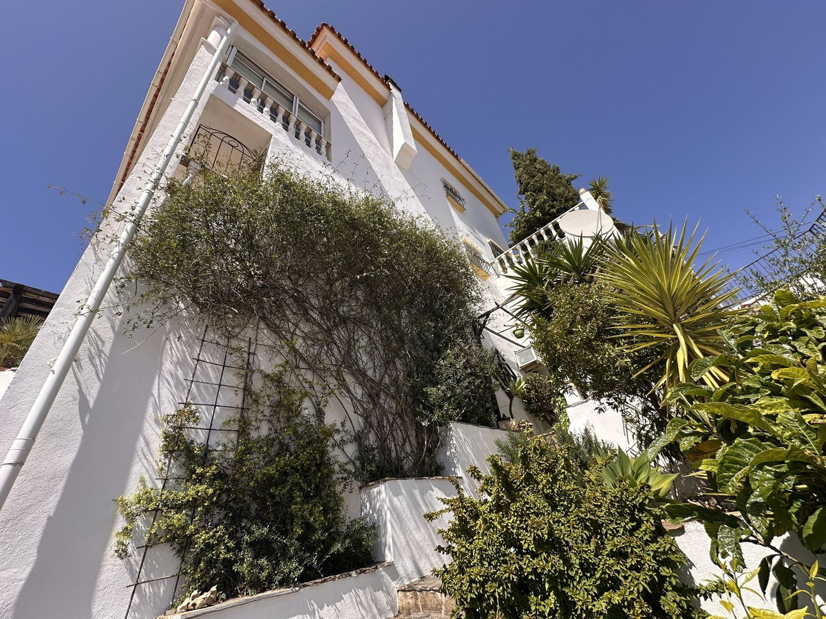 5 Bed Townhouse for sale in Monda Costa Del Sol, Málaga, Spain