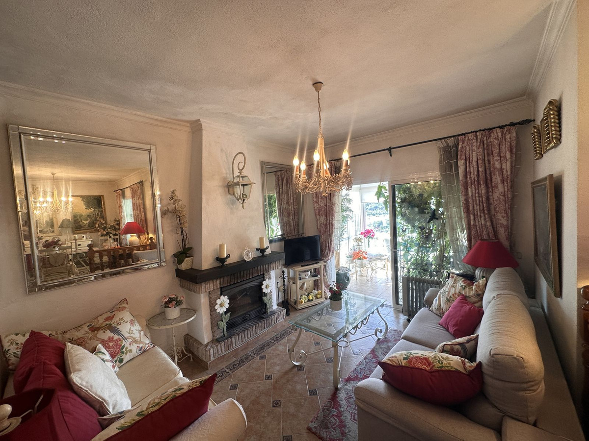 5 Bed Townhouse for sale in Monda Costa Del Sol, Málaga, Spain