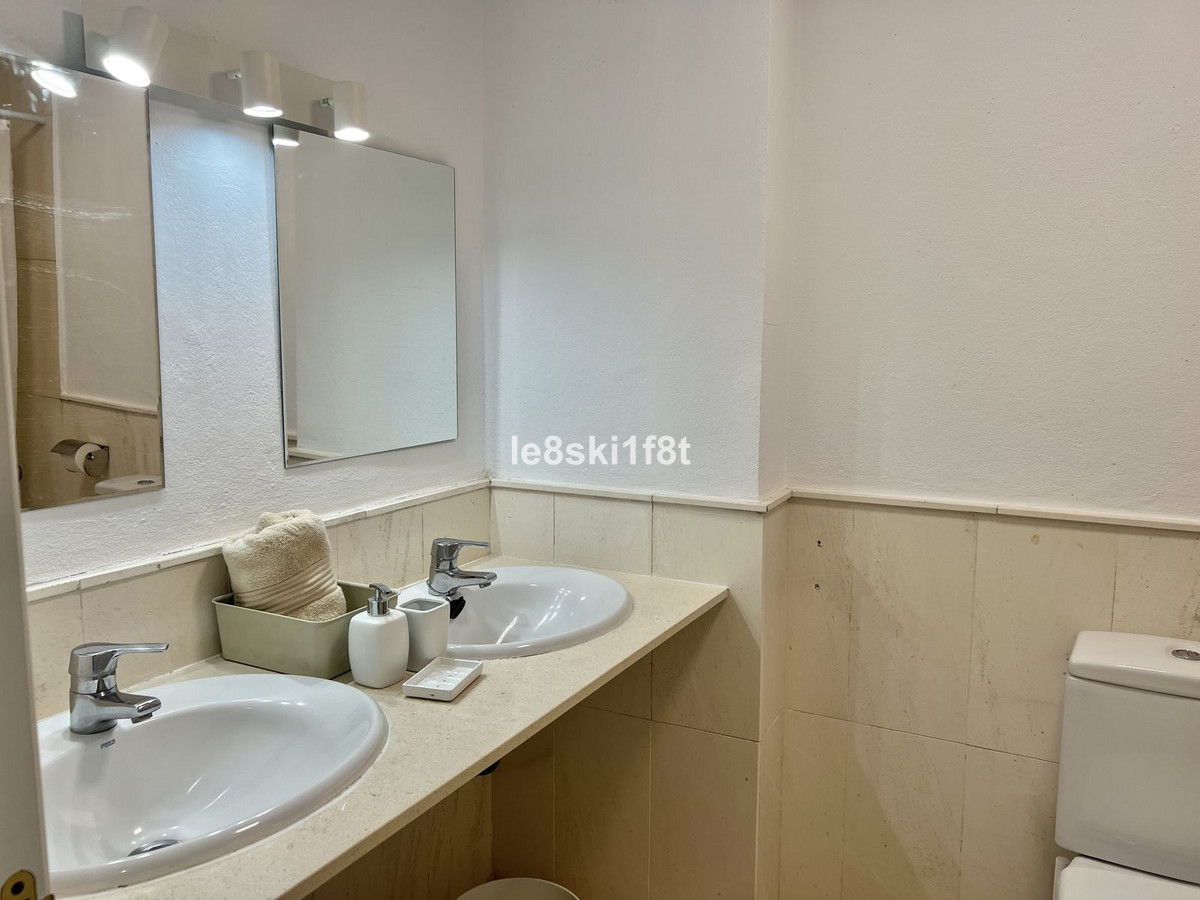 2 Bed Apartment for sale in Calahonda Costa Del Sol, Málaga, Spain