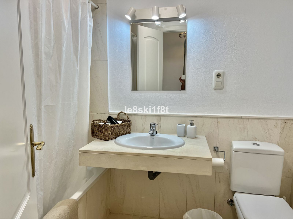 2 Bed Apartment for sale in Calahonda Costa Del Sol, Málaga, Spain