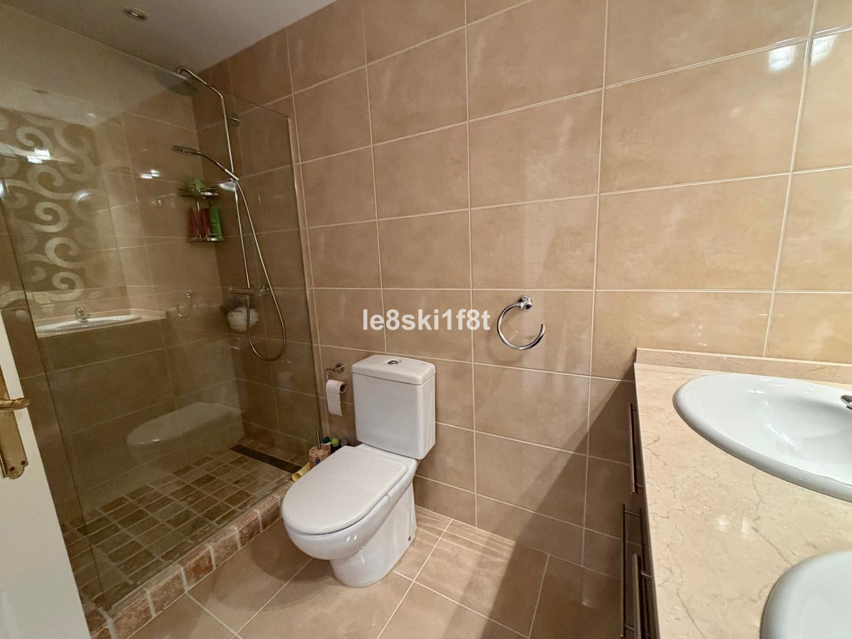 Se vende Apartamento Planta Media de 2 dormitorios en Costa Del Sol, Málaga, España
