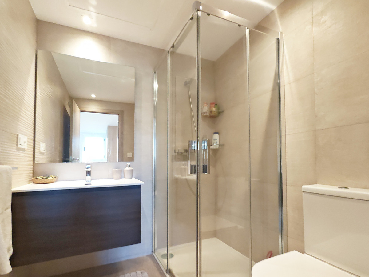 Se vende Apartamento Planta Media de 2 dormitorios en Costa Del Sol, Málaga, España