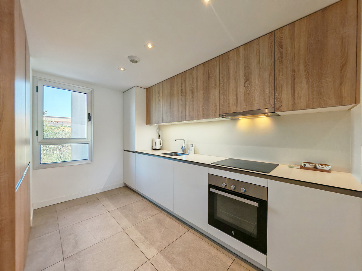 Se vende Apartamento Planta Media de 2 dormitorios en Costa Del Sol, Málaga, España