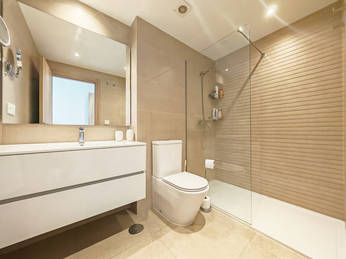 Se vende Apartamento Planta Media de 2 dormitorios en Costa Del Sol, Málaga, España