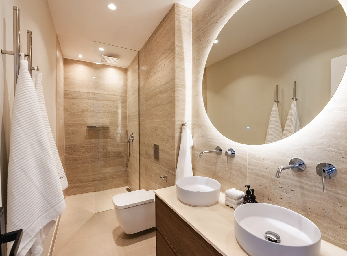 Se vende Adosada de 5 dormitorios en Costa Del Sol, Málaga, España