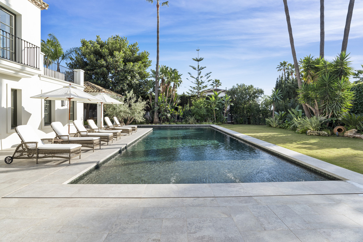 Se vende Villa - Chalet de 5 dormitorios en Costa Del Sol, Málaga, España
