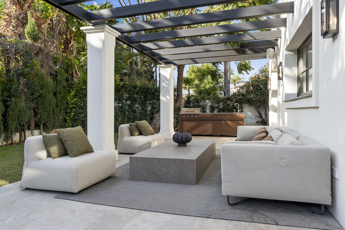 Se vende Villa - Chalet de 5 dormitorios en Costa Del Sol, Málaga, España