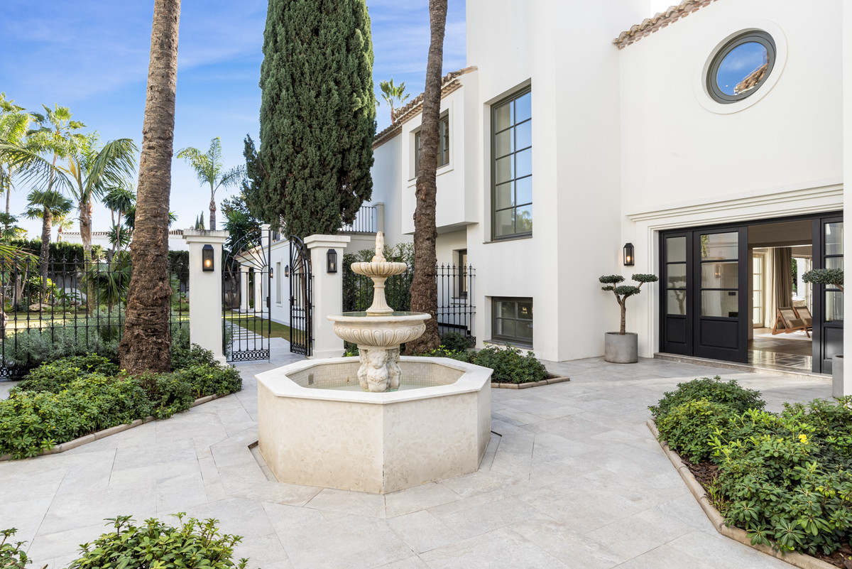 Se vende Villa - Chalet de 5 dormitorios en Costa Del Sol, Málaga, España